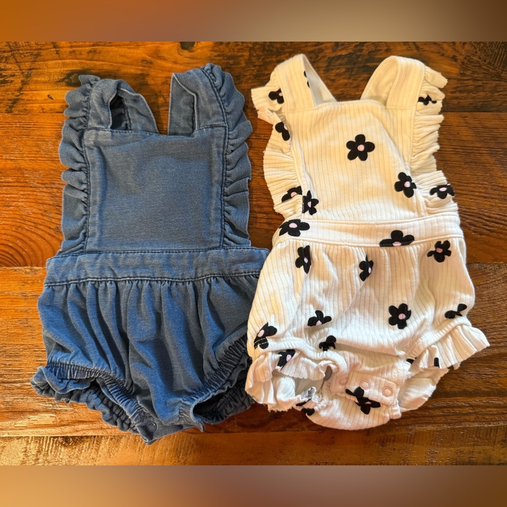 Set of two ruffle rompers